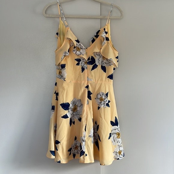 J.O.A Yellow Floral Flutter sleeve dress - Picture 8 of 8